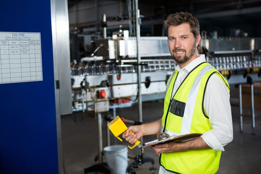How To Become a Field Service Technician. Image 1